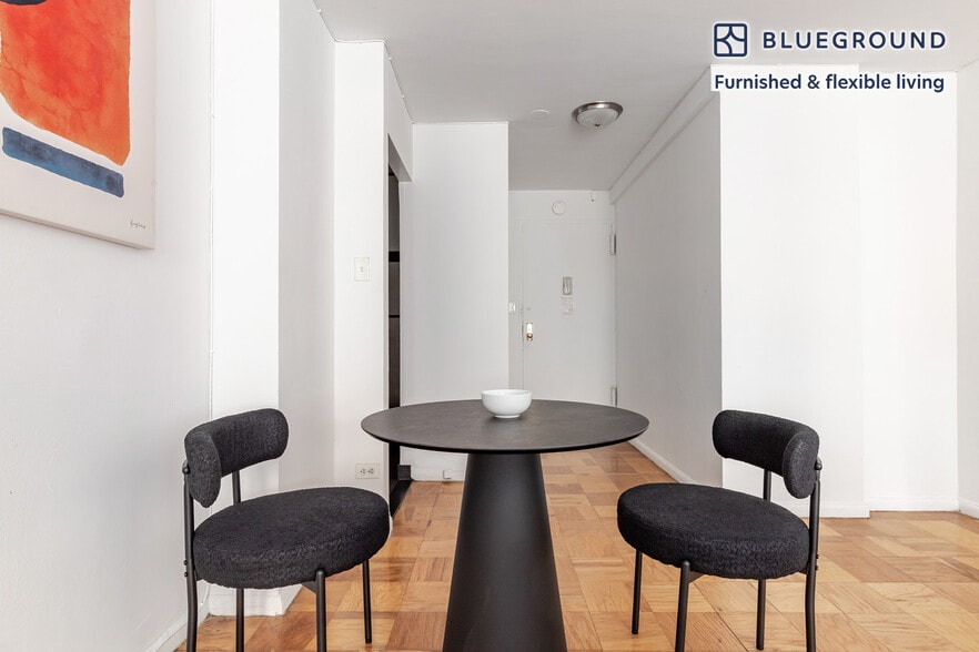 Building Photo - 330 E 46th St