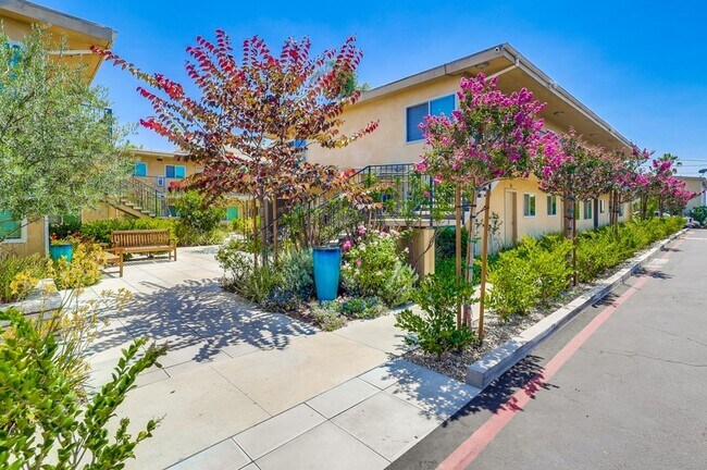 Building Photo - 3530 W Adams Blvd