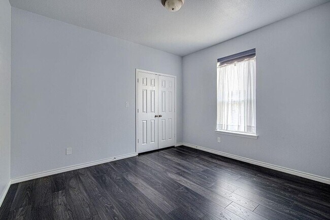 Building Photo - Spacious 4BR House in Burleson