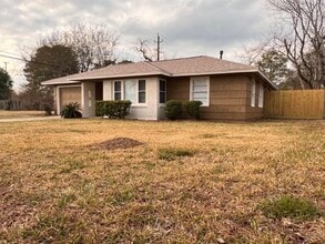 Building Photo - 5834 Indigo St