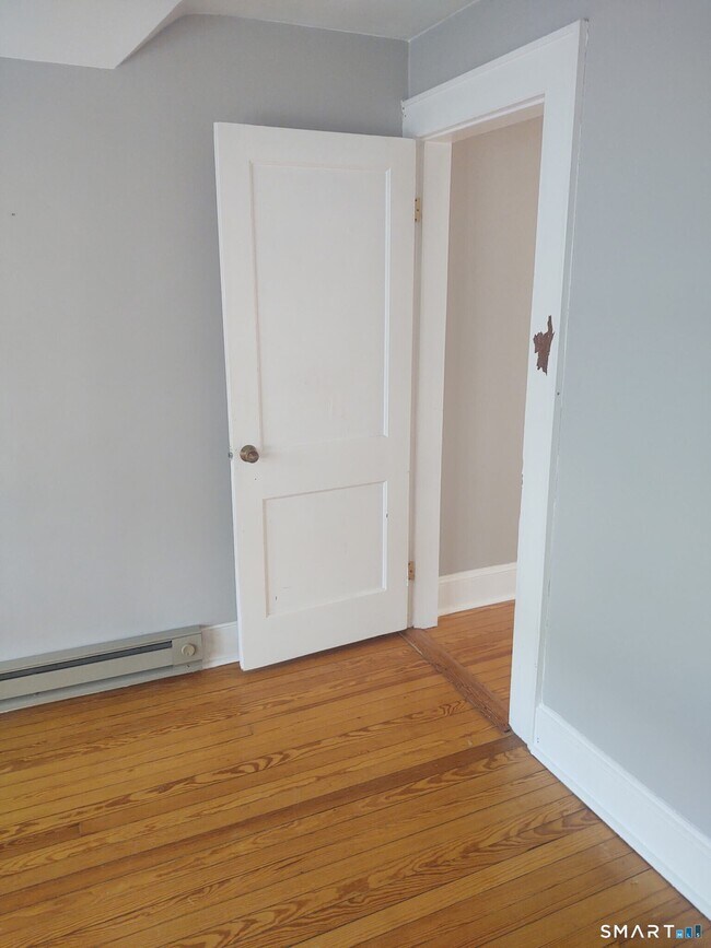 Building Photo - 158 Scofield Ave