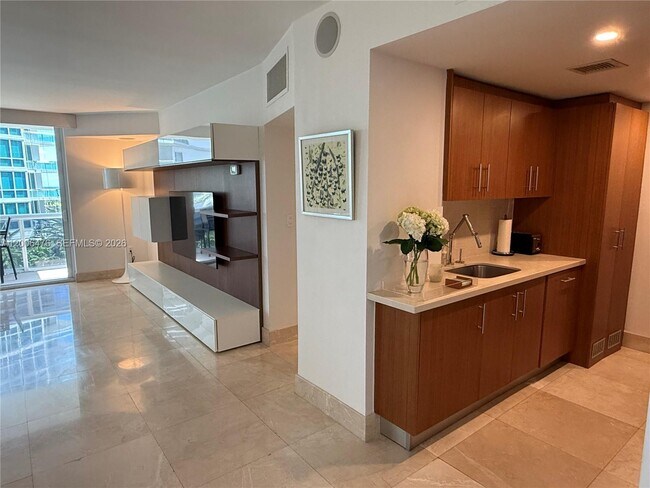 Building Photo - 10275 Collins Ave