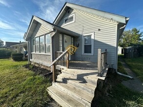 Building Photo - Stylish & Updated 3 Bedroom / 1.5 Bath Home – Move-In Ready!