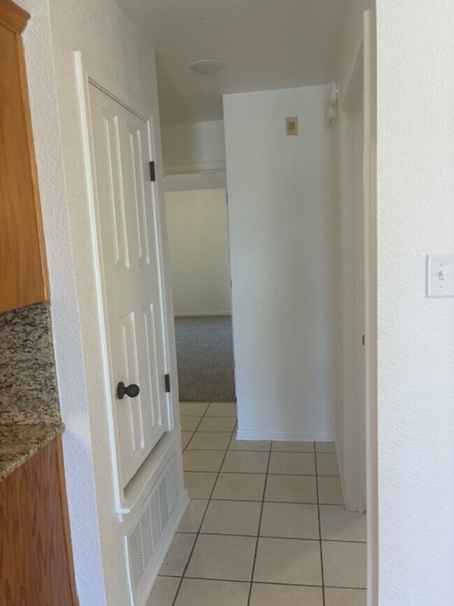 Building Photo - 4500 John David Dr