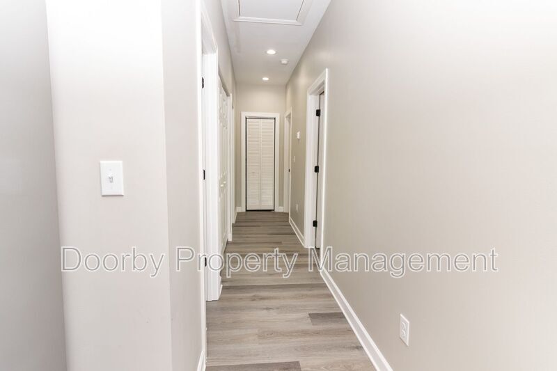 Building Photo - 18 Michigan Ln