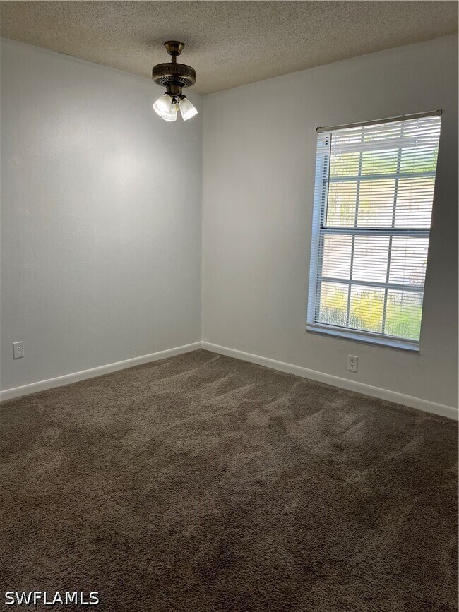 Building Photo - 1708 Kings Lake Blvd
