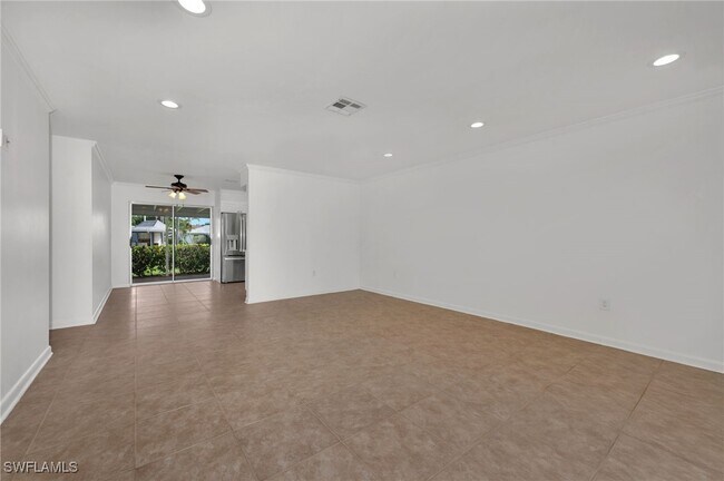 Building Photo - 167 Crown Dr