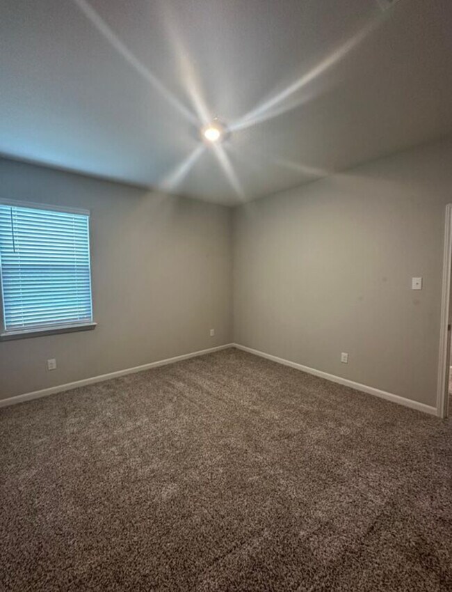 Building Photo - 1828 Liam Dr