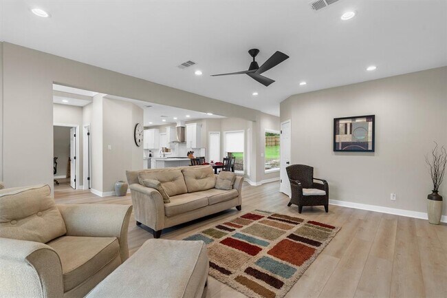 Building Photo - 307 Hurst Creek Rd
