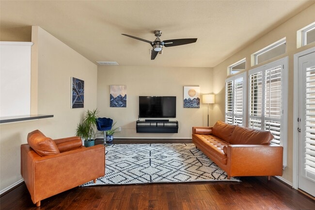 Building Photo - 5239 Schuler St