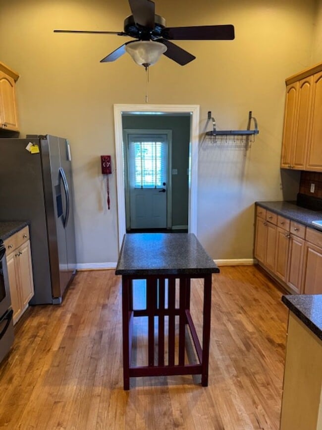 Building Photo - 416 W Montgomery St