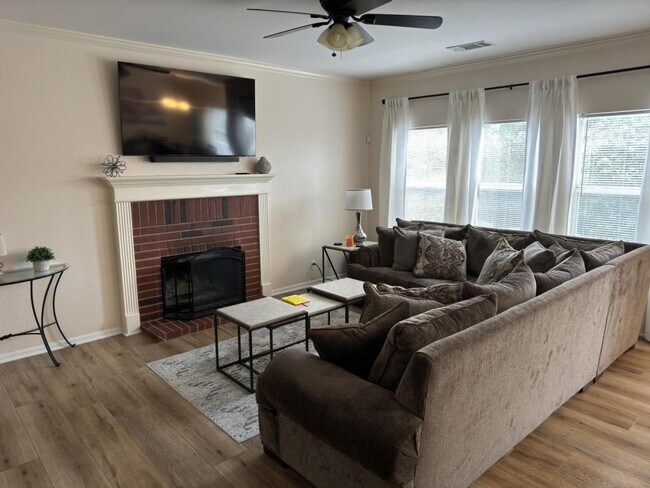 Building Photo - 21910 Goldcrest Run