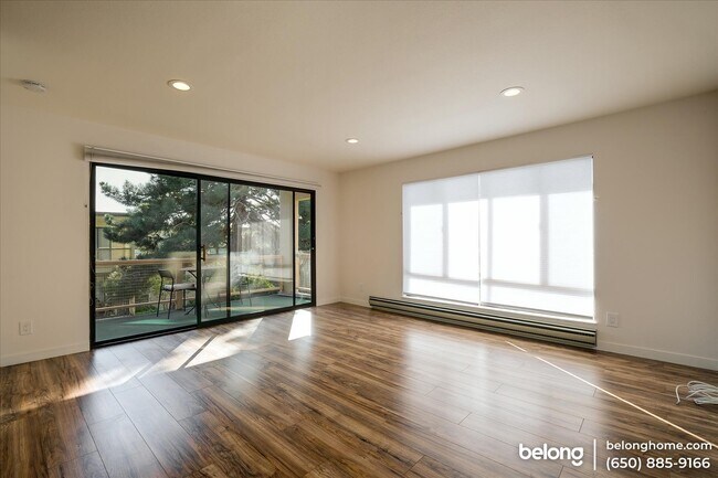 Building Photo - 7 Commodore Dr