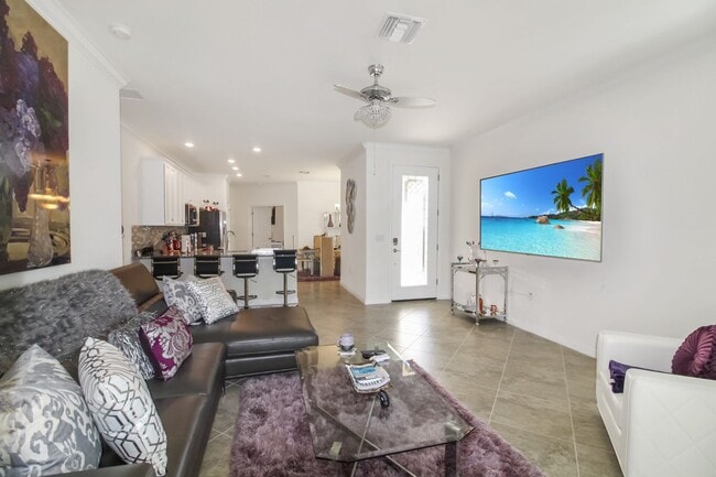 Building Photo - 9937 Haze Dr