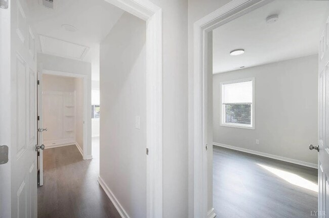 Building Photo - 2410 Poplar St