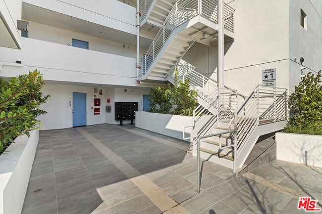 Building Photo - 164 Chestnut St