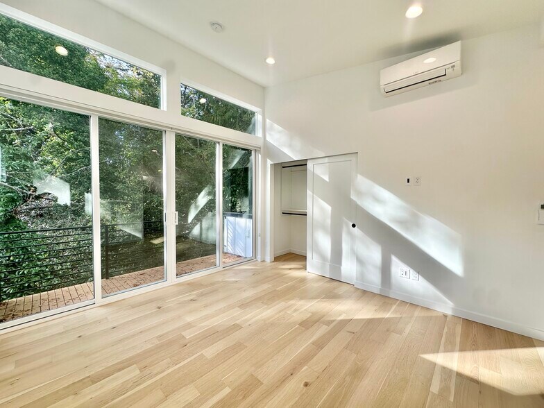 Building Photo - 12013 36th Ave NE