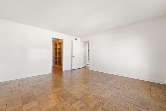 Building Photo - 200 Shearwater Ct W