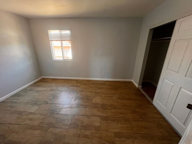 Building Photo - 1224 Dana Dr
