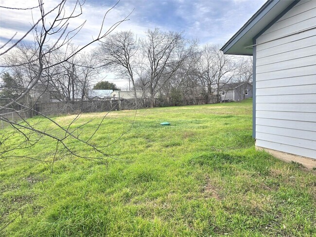 Building Photo - 15208 Spring Hill Ln