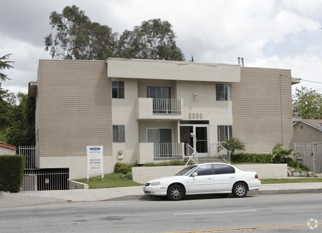 Primary Photo - 5030 Whitsett Ave