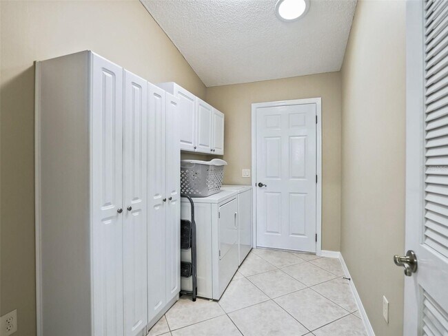 Building Photo - 1095 Blythe Way