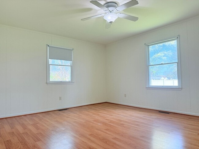 Building Photo - Welcome Home to Harrington: 3-Bedroom Oasi...