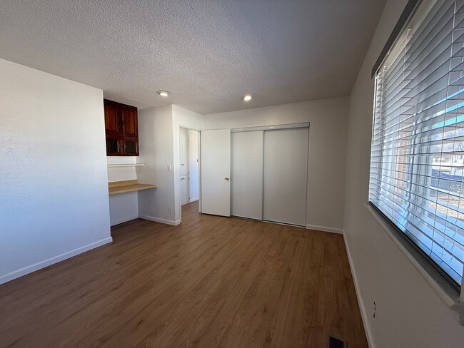 Building Photo - Cute Updated 2 Bedroom House