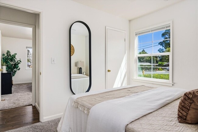 Building Photo - 191 Del Sur Way