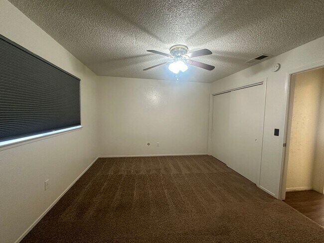 Building Photo - 247 S Simon St