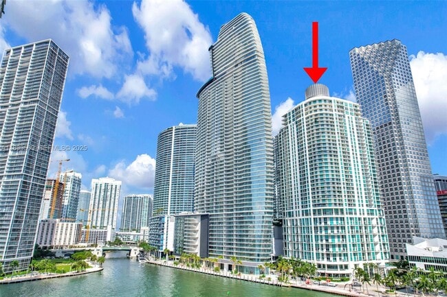 Building Photo - 300 S Biscayne Blvd