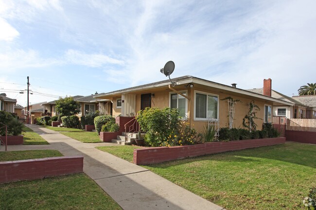 Primary Photo - 3025-3039 B St