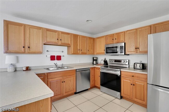 Building Photo - 2772 Riverview Dr