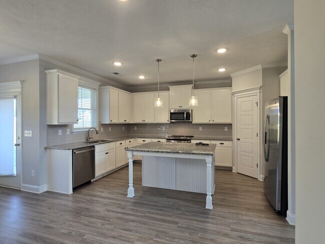 Building Photo - 631 Garland Trl