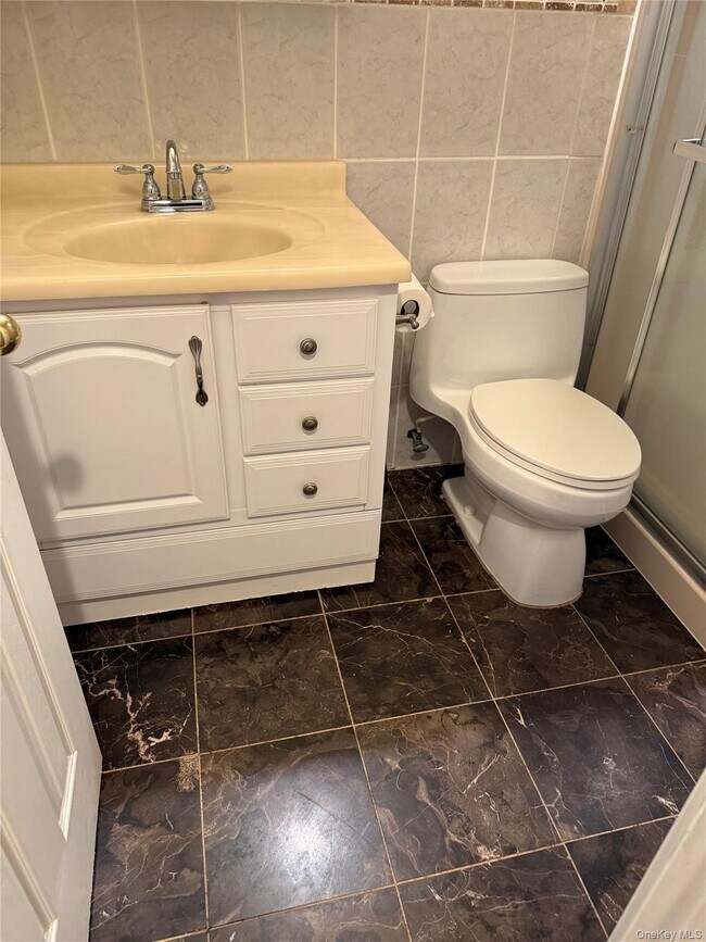 Building Photo - 40 New Holland Village