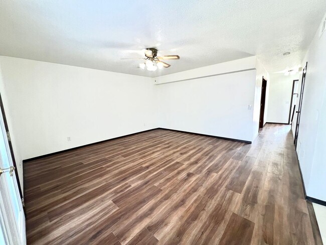 Building Photo - ?Spacious Home Near Tinker Airforce Base ?