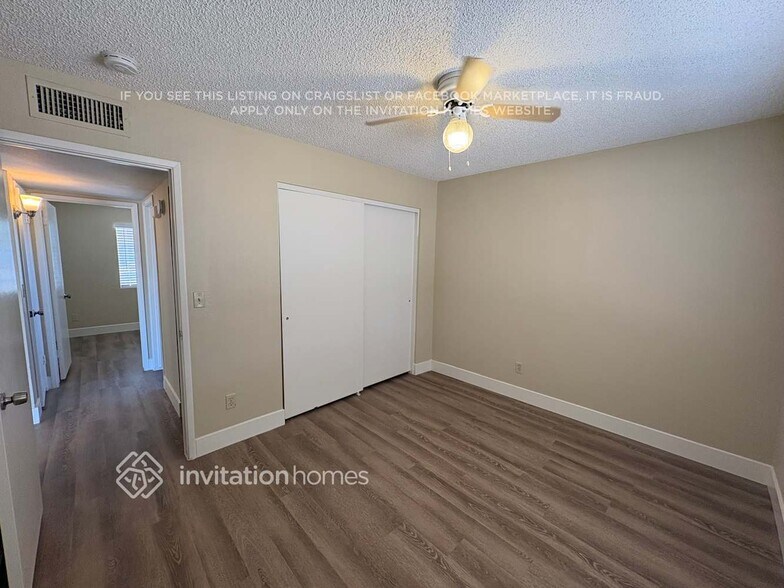 Building Photo - 9503 W Las Palmaritas Dr