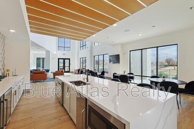 Building Photo - 2700 Old Denton Rd