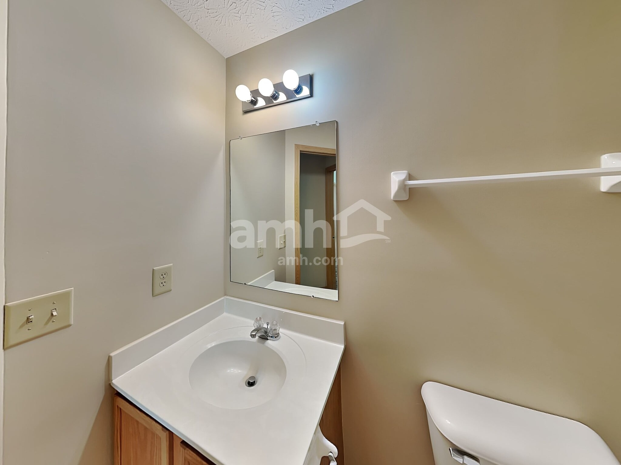 Building Photo - 5406 Englecrest Dr