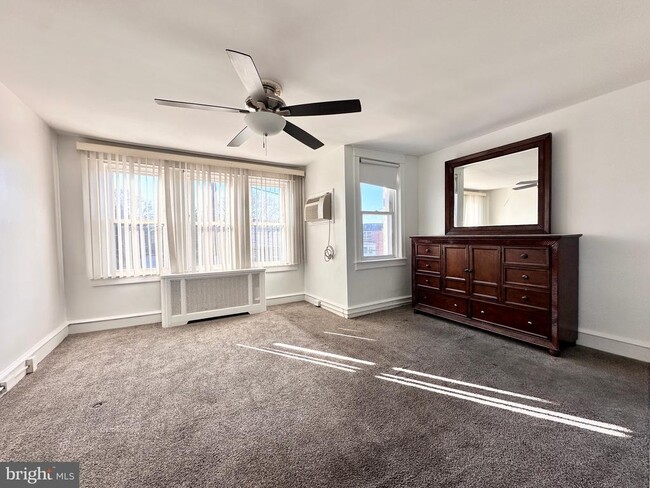 Building Photo - 219 Longshore Ave