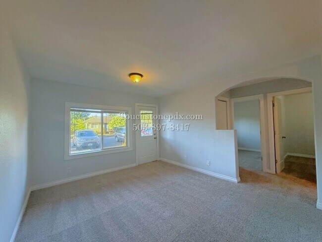 Building Photo - Brentwood-Darlington 2 Bed Apartment with Classic Charm and Parking