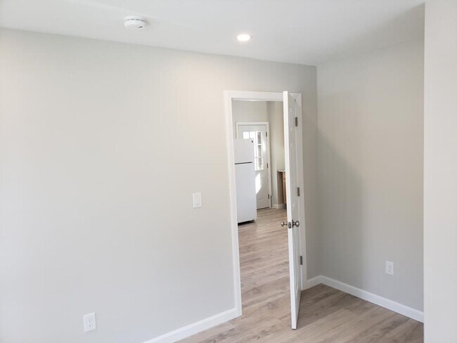 Building Photo - 2 Bancroft Rd