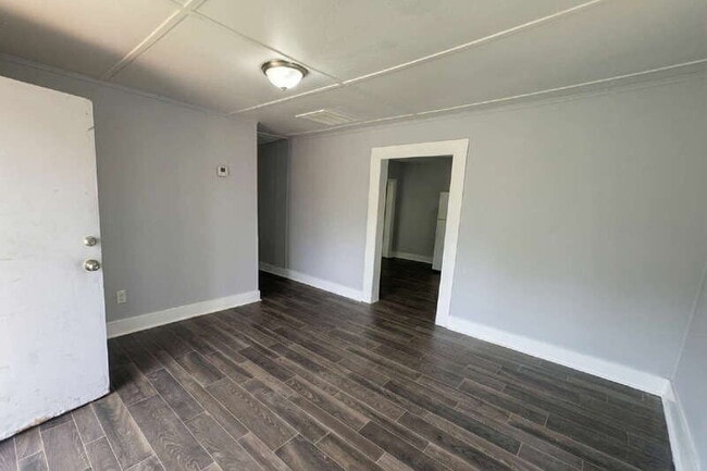 Building Photo - 730 Searcy Ave