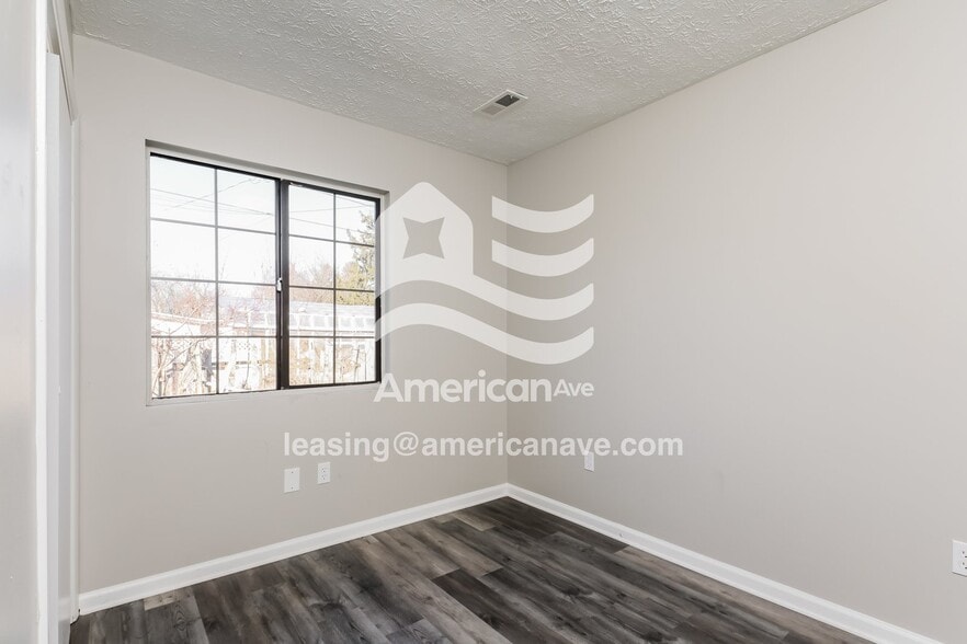 Building Photo - 1851 Norwood Ave