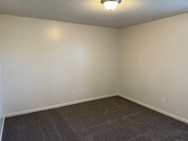 Building Photo - 4409 Bruhin Rd