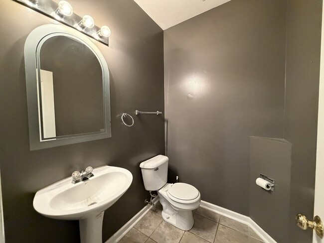 Building Photo - 1225 Brookdale Dr