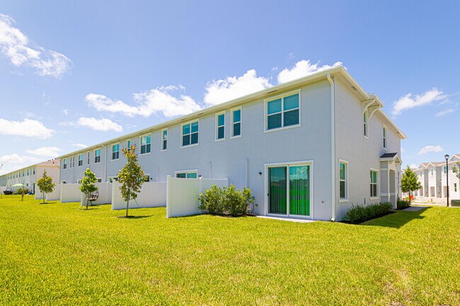 Building Photo - 630 SE Lk Fls St