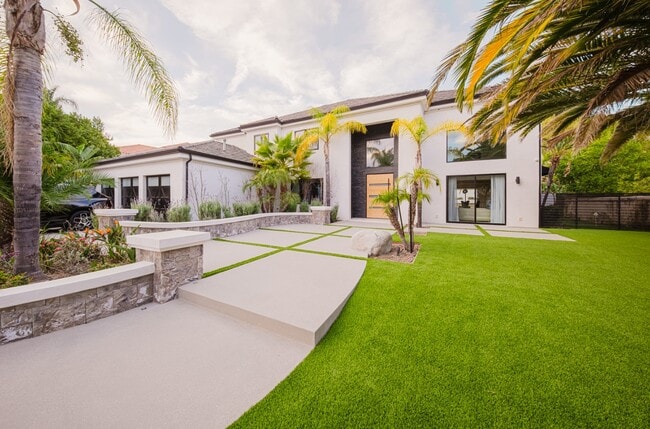 Building Photo - 25879 Chalmers Pl