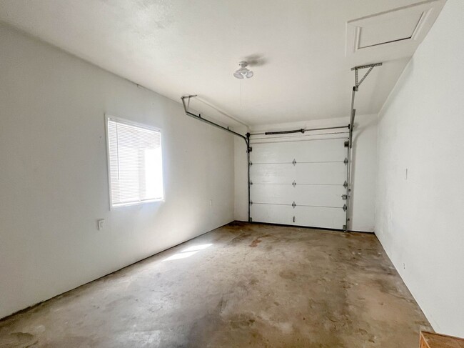 Building Photo - 12567 4th St