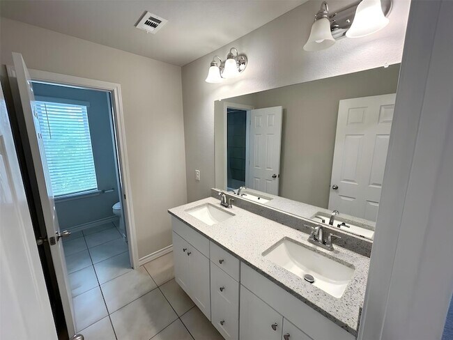 Building Photo - 729 Aliso Trail